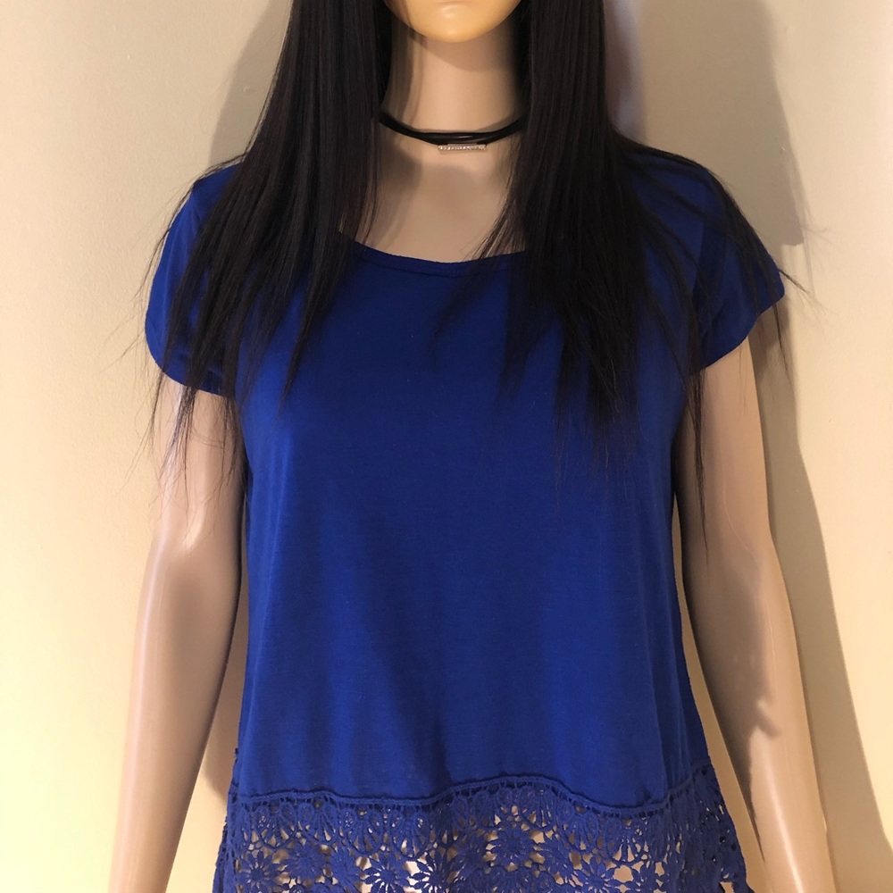 A blue ‘Jolt’ shirt
